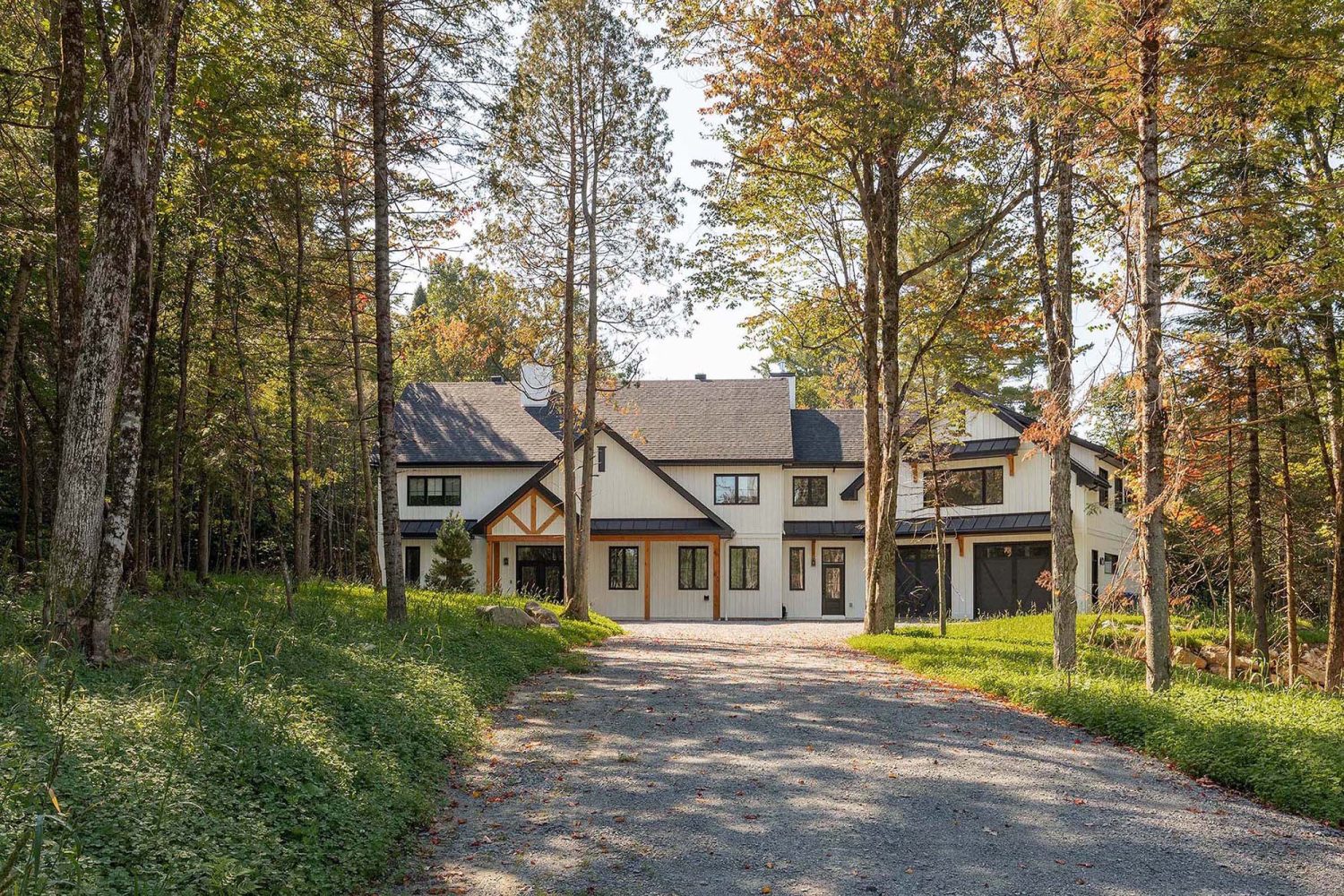 Invesco - extérieurs été - 55_75rueDesAncetres_MH_Racine_Fontaine