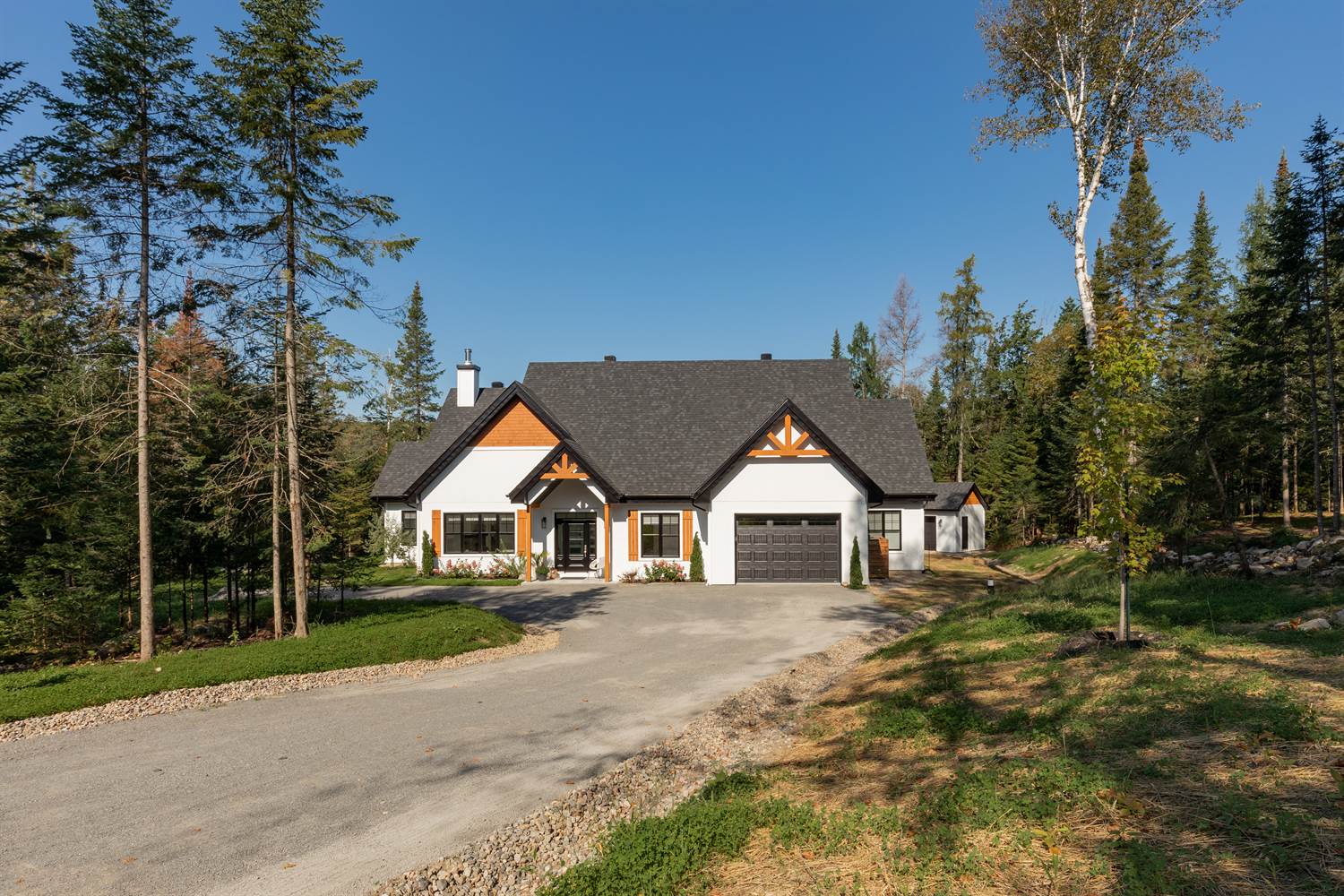 Invesco Habitation - extérieurs été - 43_250RueAllen_MH_Couillard_Lapointe copie