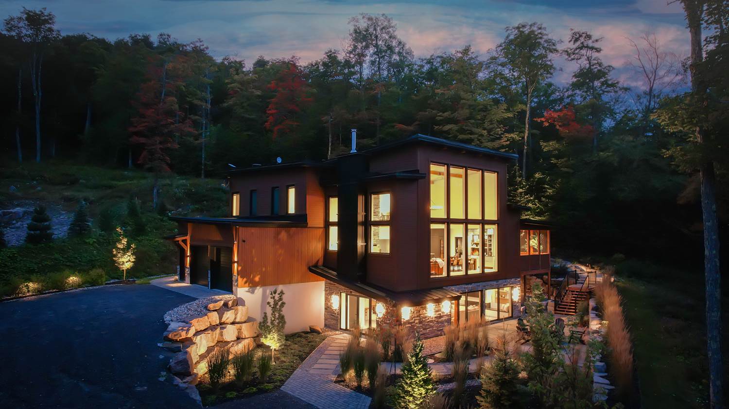 Mass Image Compressor Compressed this image. https://sourceforge.net/projects/icompress/ with Quality:70