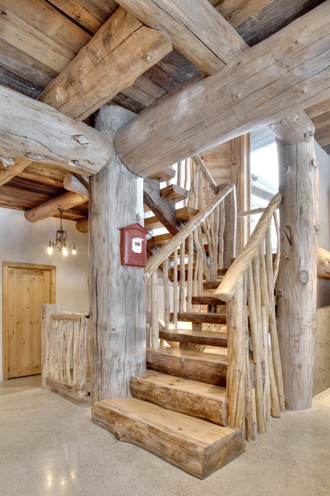 Invesco_Habitation_escalier marche bois massif copie